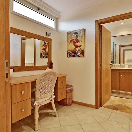 Villa 176 - 4 Bedroom - Great Pool Area - Wifi And Air Conditioning Vale do Lobo